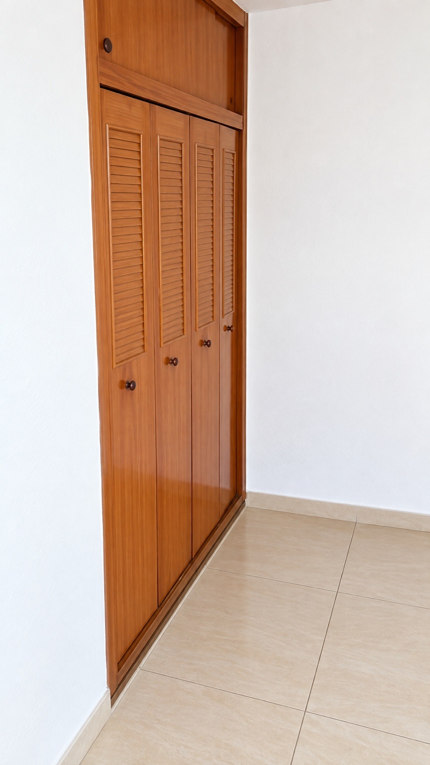 Habitación con clóset en el barrio Los Andes