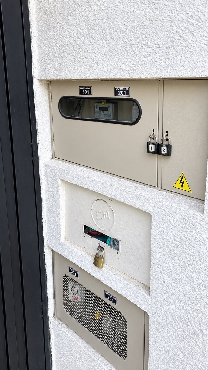 Contadores de servicios independientes del edificio en el barrio Bolivariano